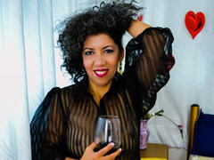 JuliaNewell - female with black hair webcam at LiveJasmin
