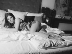 JuliaOfBomb - female with brown hair and  big tits webcam at xLoveCam