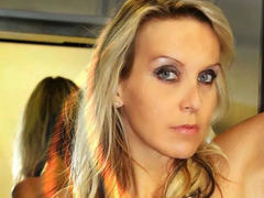 JuliaPink-hot from xLoveCam