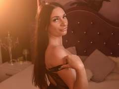 JuliaReeds - female with black hair webcam at xLoveCam