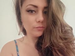 JuliaStormcb - female with brown hair webcam at xLoveCam