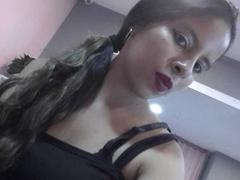 JuliaWaine - female with black hair webcam at LiveJasmin