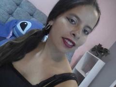 JuliaWaine - female with black hair webcam at LiveJasmin