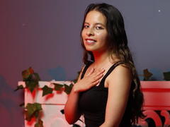 JuliaWaine - female with black hair webcam at LiveJasmin