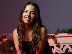 JuliaWaine - female with black hair webcam at LiveJasmin