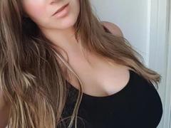 Julia-Jones - female with brown hair webcam at xLoveCam