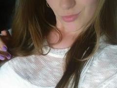 Julia-Jones - female with brown hair webcam at xLoveCam