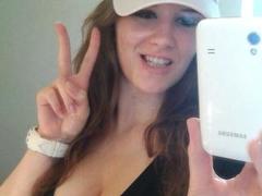 Julia-Jones - female with brown hair webcam at xLoveCam
