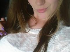 Julia-Jones - female with brown hair webcam at xLoveCam