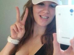 Julia-Jones - female with brown hair webcam at xLoveCam