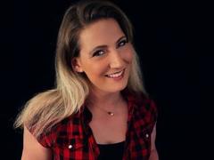 Julia-Winter-hot - blond female webcam at xLoveCam