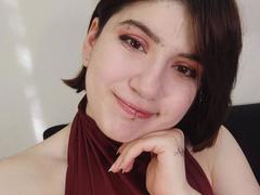 Julialooove-hot - female with black hair webcam at xLoveCam