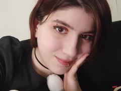 Julialooove-hot - female with black hair webcam at xLoveCam
