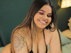 PaulaMoreira - female with brown hair webcam at LiveJasmin
