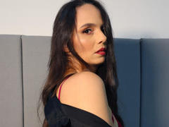JulianneHarris - female with brown hair and  big tits webcam at LiveJasmin