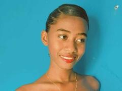 JulieHottest - female webcam at xLoveCam