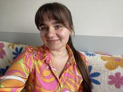 JulieTease - female with brown hair and  small tits webcam at xLoveCam