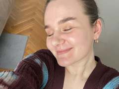 JulieTease - female with brown hair and  small tits webcam at xLoveCam