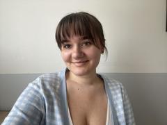 JulieTease - female with brown hair and  small tits webcam at xLoveCam