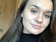 JulieTease - female with brown hair and  small tits webcam at xLoveCam