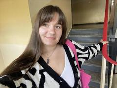 JulieTease - female with brown hair and  small tits webcam at xLoveCam