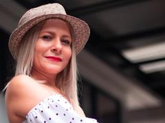 JuliethVarx - female with brown hair webcam at xLoveCam