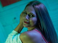 JuliethVarx - female with brown hair webcam at xLoveCam