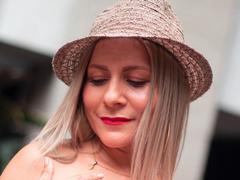 JuliethVarx - female with brown hair webcam at xLoveCam