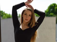 JulietteCute - female webcam at xLoveCam