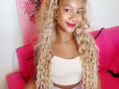 AnaychaLaCoquine - female with black hair webcam at xLoveCam