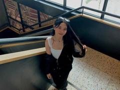 JulissaBlockmon - female with black hair webcam at xLoveCam