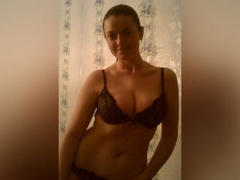 JulliGlei - female with black hair and  small tits webcam at ImLive