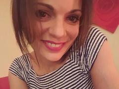 JunePlaisir - female with brown hair webcam at xLoveCam