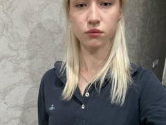JunieThesing - blond female webcam at xLoveCam