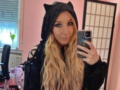 JustKerry-hot from xLoveCam