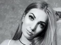 KamMlily - female webcam at xLoveCam