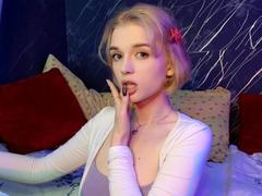 KamiLaMitoro - female with red hair and  small tits webcam at xLoveCam