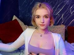 KamiLaMitoro - female with red hair and  small tits webcam at xLoveCam