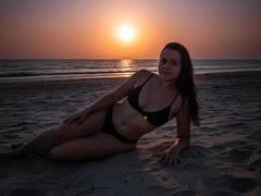 KamilaYSara - female with black hair webcam at xLoveCam