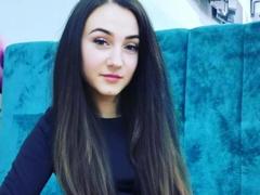 KamillaMua - female webcam at xLoveCam