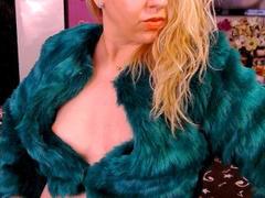 KamyLove - female with black hair webcam at xLoveCam