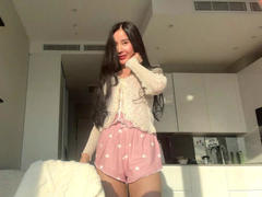 KandaceMoles - female with black hair and  big tits webcam at xLoveCam