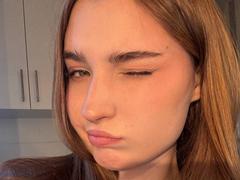 KandraPowlen - blond female webcam at xLoveCam