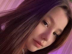 KandraPutney - female with brown hair and  big tits webcam at xLoveCam