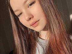 KandraPutney - female with brown hair and  big tits webcam at xLoveCam