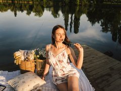 KaraCriegs - female with brown hair webcam at xLoveCam