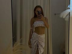 KareenBrumbaugh - female with brown hair webcam at xLoveCam