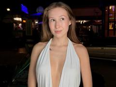 KareenBrumbaugh - female with brown hair webcam at xLoveCam