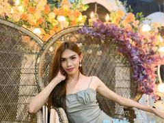 KarenCollins - shemale with black hair webcam at xLoveCam