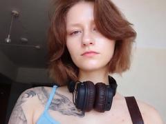KarenaDenjen - female with brown hair webcam at xLoveCam